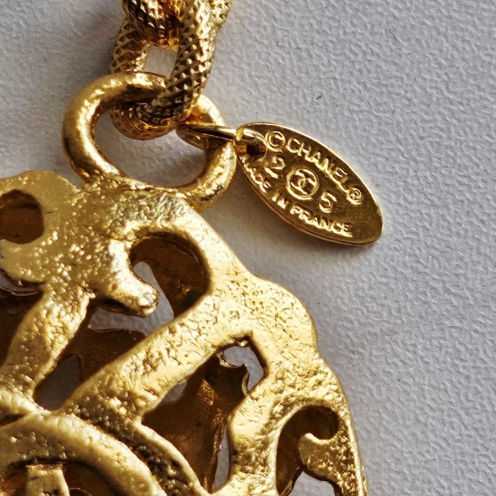 Chanel Gold-plated Caged Medallion CC Large Pendant - Picture 7 of 8